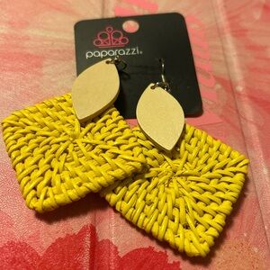 Light wood and straw yellow earrings, new